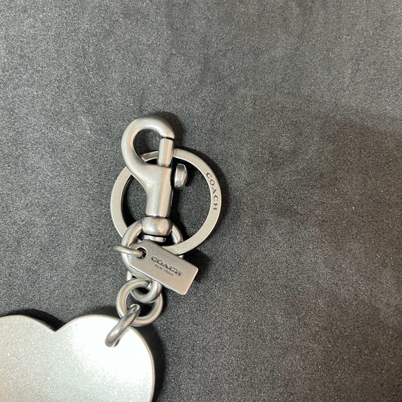 COACH New York Metal Floral Heart Key Chain Ring Silver Stocking Stuffer NWOT - Picture 5 of 5